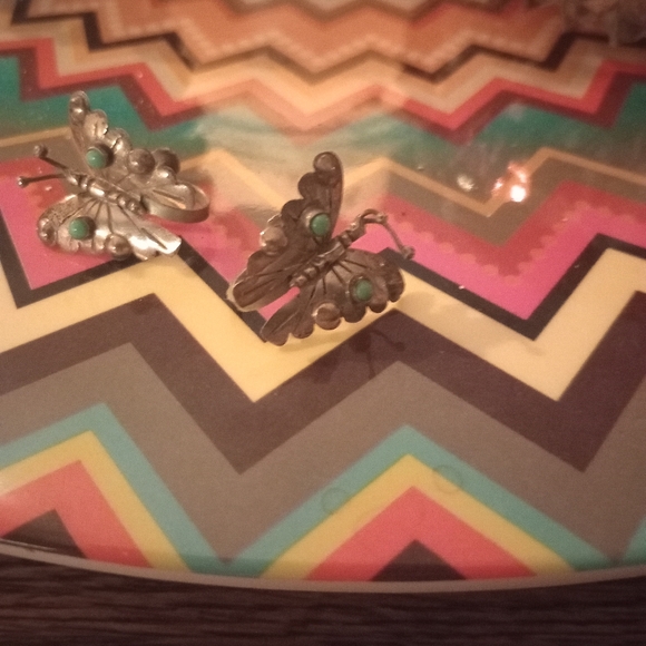 Mexican Sterling Silver & Turquoise Vintage Screw Back Earrings - Picture 8 of 16